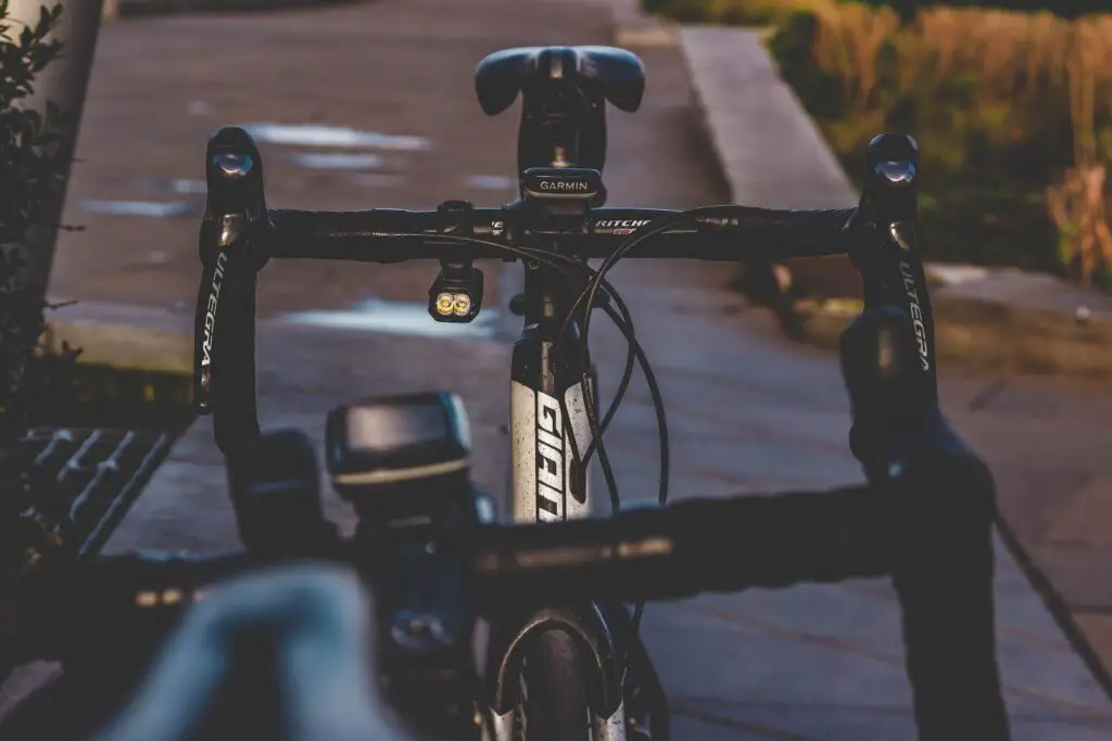 de-beste-fietsverlichting-voor-je-racefiets-en-mountainbike-fietsportaal